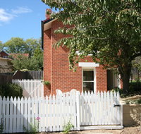 Annies Garden Cottage - Surfers Paradise Gold Coast