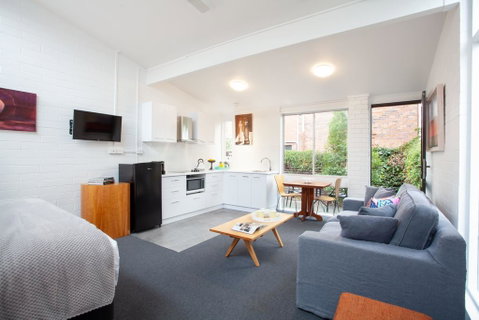 Apartments On Elsmere - Surfers Paradise Gold Coast 3