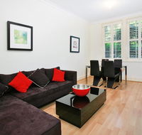 Art Deco in the Cul-de-Sac - Spacious Executive 1BR Potts Point Apartment in Quiet Cul-de-Sac - Surfers Paradise Gold Coast