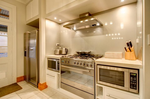 Ashcroft Apartment - Surfers Paradise Gold Coast 2