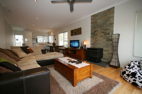 Aspect 1/8a Poly Cow Lane - Surfers Paradise Gold Coast 0