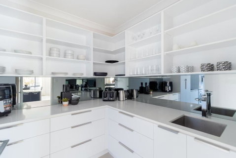 Luxury Spacious 5 Bedroom Family Modern Villa Sleeps 10 - Surfers Paradise Gold Coast 3