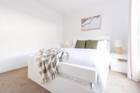 Luxury Spacious 5 Bedroom Family Modern Villa Sleeps 10 - Surfers Paradise Gold Coast 2
