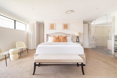 Luxury Spacious 5 Bedroom Family Modern Villa Sleeps 10 - Surfers Paradise Gold Coast 0