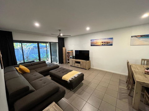 Luxury Executive Apartment At Broome Cable Beach - Surfers Paradise Gold Coast 1