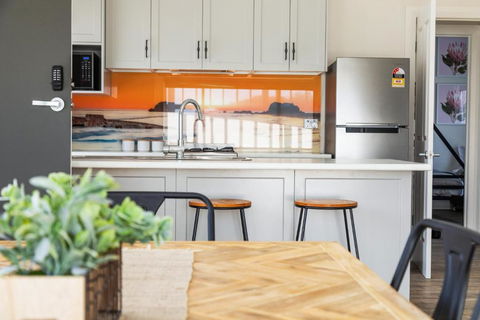 Luxury Apartments And Motel Rooms - Free Wifi - Close To Beach - Surfers Paradise Gold Coast 2