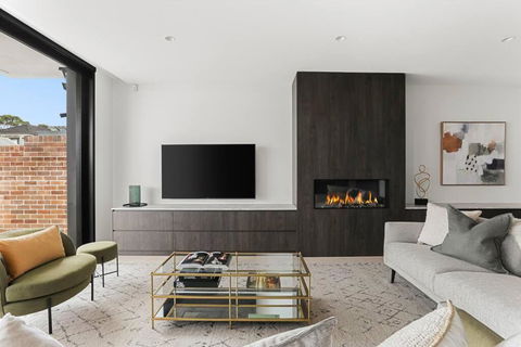 Luxury NEW 5BDRM Oasis With Heated Pool - Surfers Paradise Gold Coast 3