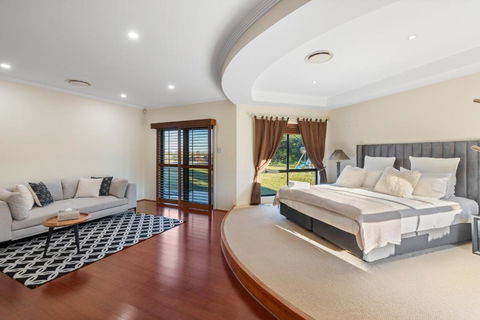 Luxury Range Stay! 6 Bedroom 4 Bathroom - Surfers Paradise Gold Coast 2
