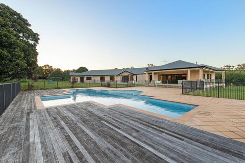 Luxury Range Stay! 6 Bedroom 4 Bathroom - Surfers Paradise Gold Coast 1