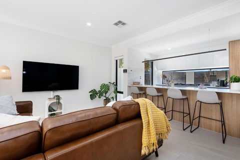 Luxury Urban Retreat - Surfers Paradise Gold Coast 3