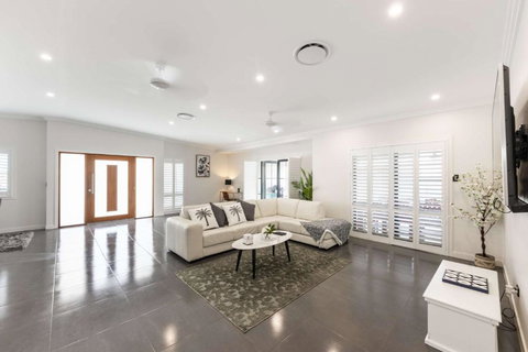 Magic On MacArthur - Surfers Paradise Gold Coast 1