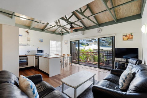 MAIN STAY - 100m To Patrolled Beach, Pool, Wifi, Close To Cafes - Surfers Paradise Gold Coast 0