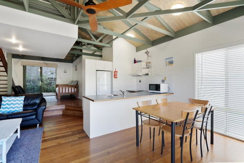 MAIN STAY - 100m To Patrolled Beach, Pool, Wifi, Close To Cafes - Surfers Paradise Gold Coast 3