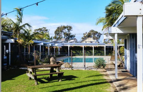 Mallacoota Hotel Motel - Surfers Paradise Gold Coast 2