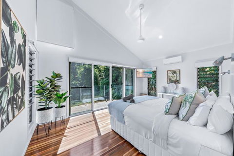 MANDALAY ESCAPE, SECLUSION & SERENITY WITH A POOL - Surfers Paradise Gold Coast 1