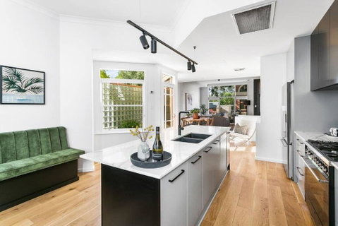 MANHATTAN STYLE 3 STORY LUXURY IN ST PETERS - Surfers Paradise Gold Coast 0