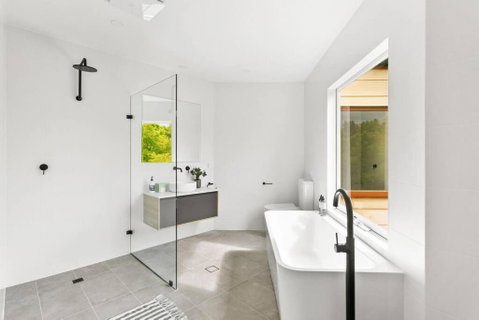 MANHATTAN STYLE 3 STORY LUXURY IN ST PETERS - Surfers Paradise Gold Coast 3