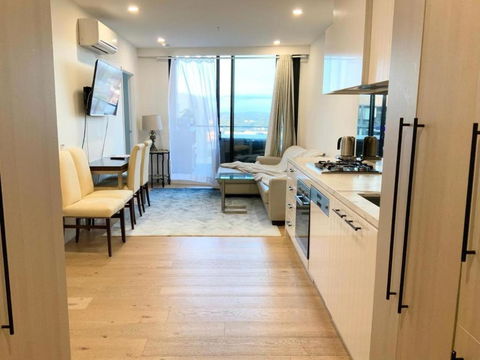 M-city Shopping Center Apartment - Executive Twin King Ensuites - Fully Equipped - Free Parking, Fast Wifi, Smart TV, Netflix, Complementary Drinks & Amenities - Clayton 3168 - Surfers Paradise Gold Coast 1