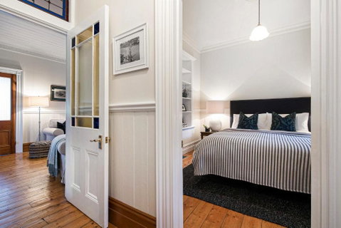 MARIGOLD COTTAGE Charming 1870s Central Daylesford Cottage - Surfers Paradise Gold Coast 1