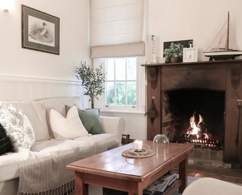 MARIGOLD COTTAGE Charming 1870s Central Daylesford Cottage - Surfers Paradise Gold Coast 2