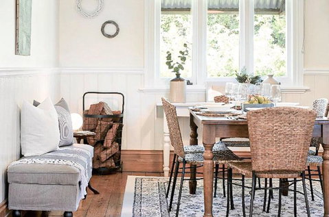 MARIGOLD COTTAGE Charming 1870s Central Daylesford Cottage - Surfers Paradise Gold Coast 3