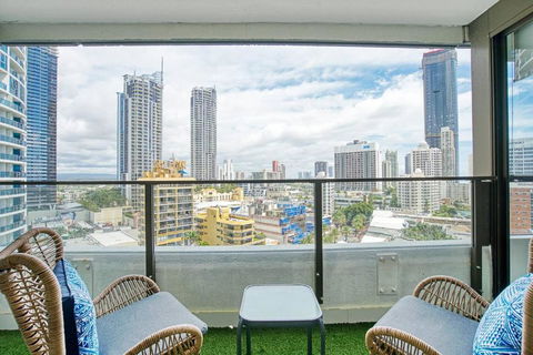 Marks Point - Resort Living In The Heart Of Surfers - Surfers Paradise Gold Coast 2