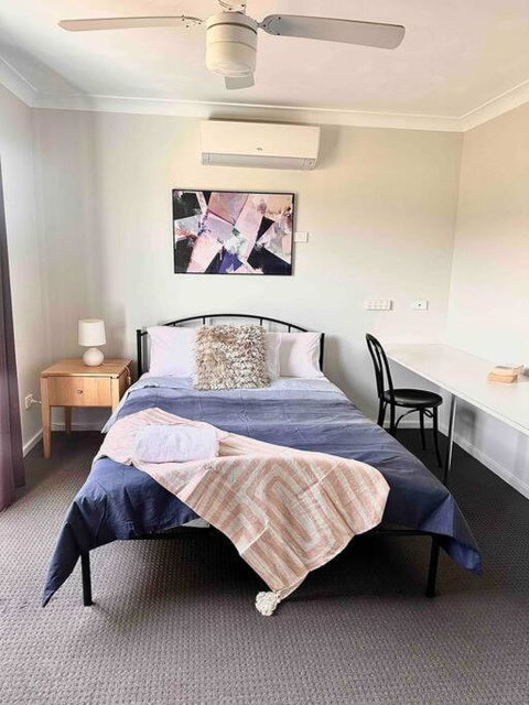 Maya Newcasle 6 Bedrooms Home - Surfers Paradise Gold Coast 0