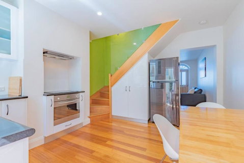 MELVINGTON BOUTIQUE APARTMENT IN HOBART CBD O - Surfers Paradise Gold Coast 2