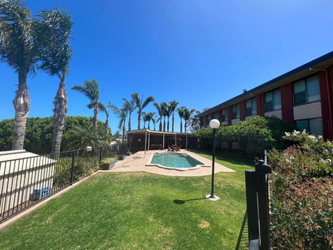 Mirambeena Motel - Surfers Paradise Gold Coast 3