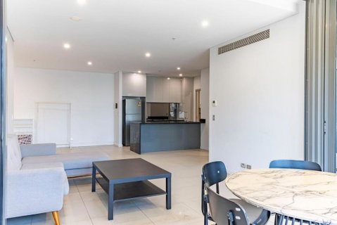 Modern 2B With Loft Bed Parking Central Mascot - Surfers Paradise Gold Coast 3