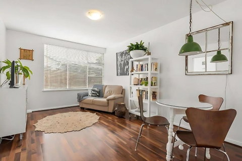 Modern City-Fringe Apartment In New Town - Surfers Paradise Gold Coast 0