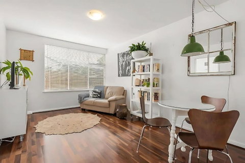 Modern City-Fringe Apartment In New Town - Surfers Paradise Gold Coast 2