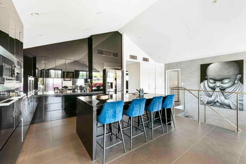 Modern Spacious 3 Bedroom Penthouse In Enmore - Surfers Paradise Gold Coast 0