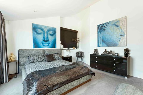 Modern Spacious 3 Bedroom Penthouse In Enmore - Surfers Paradise Gold Coast 2