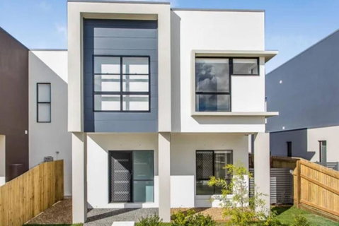 Modern Elegance Near Lakes Train Parks And Beaches - Surfers Paradise Gold Coast 0