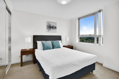 Modern Spacious Chatswood Apartment H1016 - Surfers Paradise Gold Coast 1