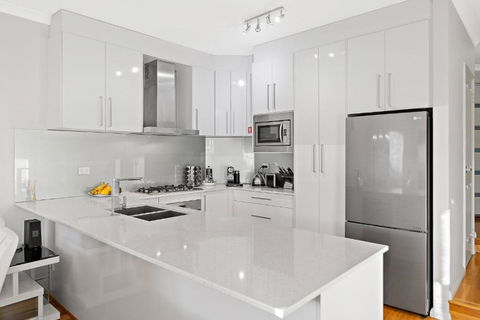 Modern Scarborough Townhouse - Surfers Paradise Gold Coast 3