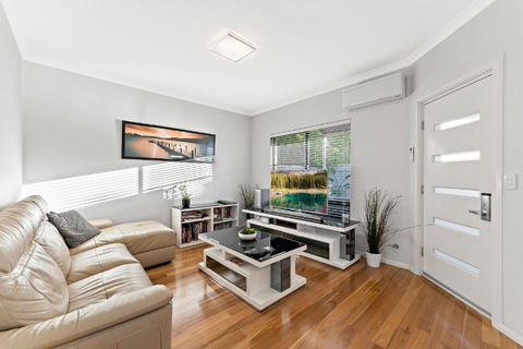 Modern Scarborough Townhouse - Surfers Paradise Gold Coast 1