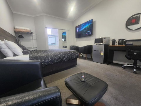 Motel24Seven And Apartments - Surfers Paradise Gold Coast 3