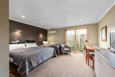 Motel Strahan - Surfers Paradise Gold Coast 1