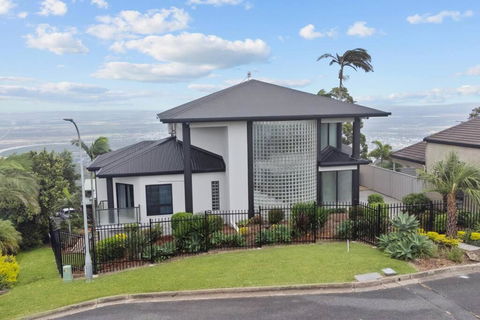 Mount Archer Manor - Surfers Paradise Gold Coast 2