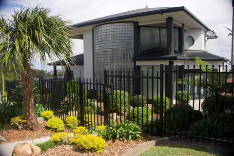 Mount Archer Manor - Surfers Paradise Gold Coast 3