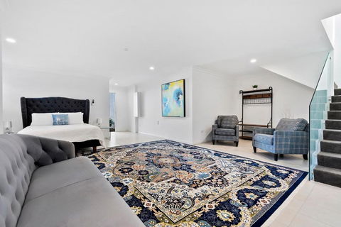 Mount Archer Manor - Surfers Paradise Gold Coast 1