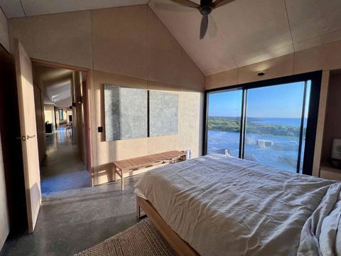 Native Dog Cabin - Surfers Paradise Gold Coast 3