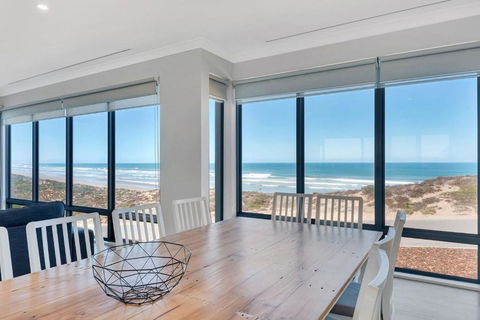 Nauticus - 82 Surfers Parade Middleton - BYO Linen - Surfers Paradise Gold Coast 1