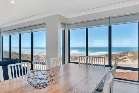 Nauticus - 82 Surfers Parade Middleton - BYO Linen - Surfers Paradise Gold Coast 0