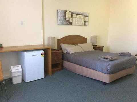 New Whyalla Hotel - Surfers Paradise Gold Coast 2