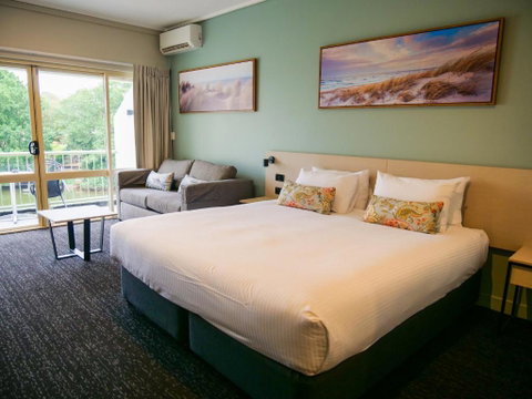 Nightcap At Hinterland Hotel Nerang - Surfers Paradise Gold Coast 0