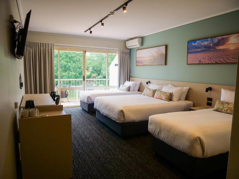 Nightcap At Hinterland Hotel Nerang - Surfers Paradise Gold Coast 1