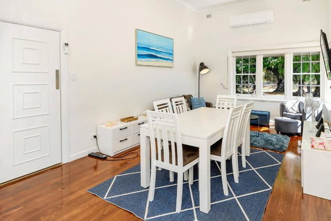 Normanville, Large Historic Three Bedroom Home - Surfers Paradise Gold Coast 3